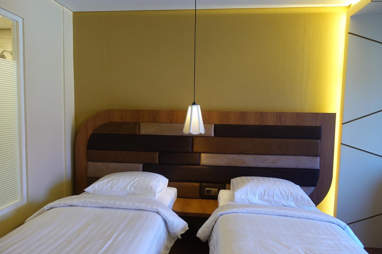 M Hotel Kupang Kupang  Exterior photo
